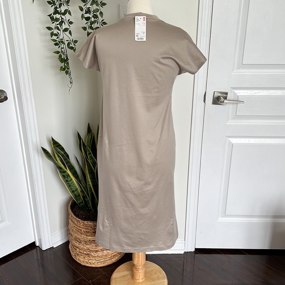 NWT Uniqlo Beige/Taupe Colour Long Maxi T Shirt Dress Sz XS - Picture 3 of 12